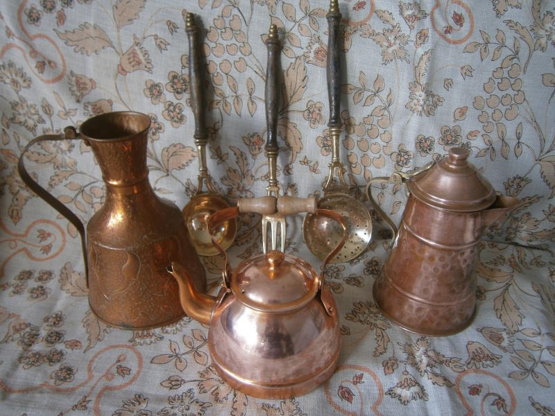 Медная посуда : чайник, кофейник, кувшин, поварешка